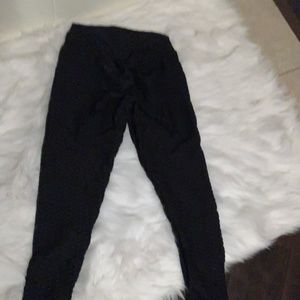 Black textured leggings